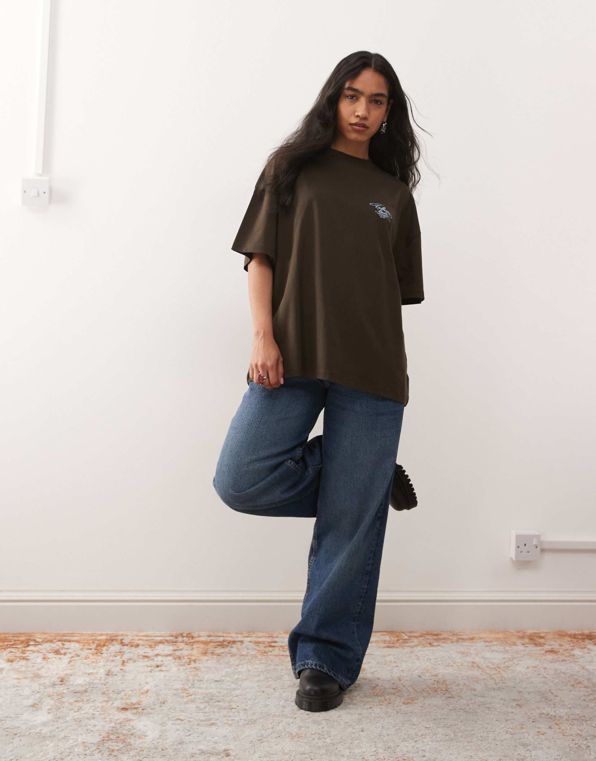 collusion short sleeve back graphic tee in chocolate