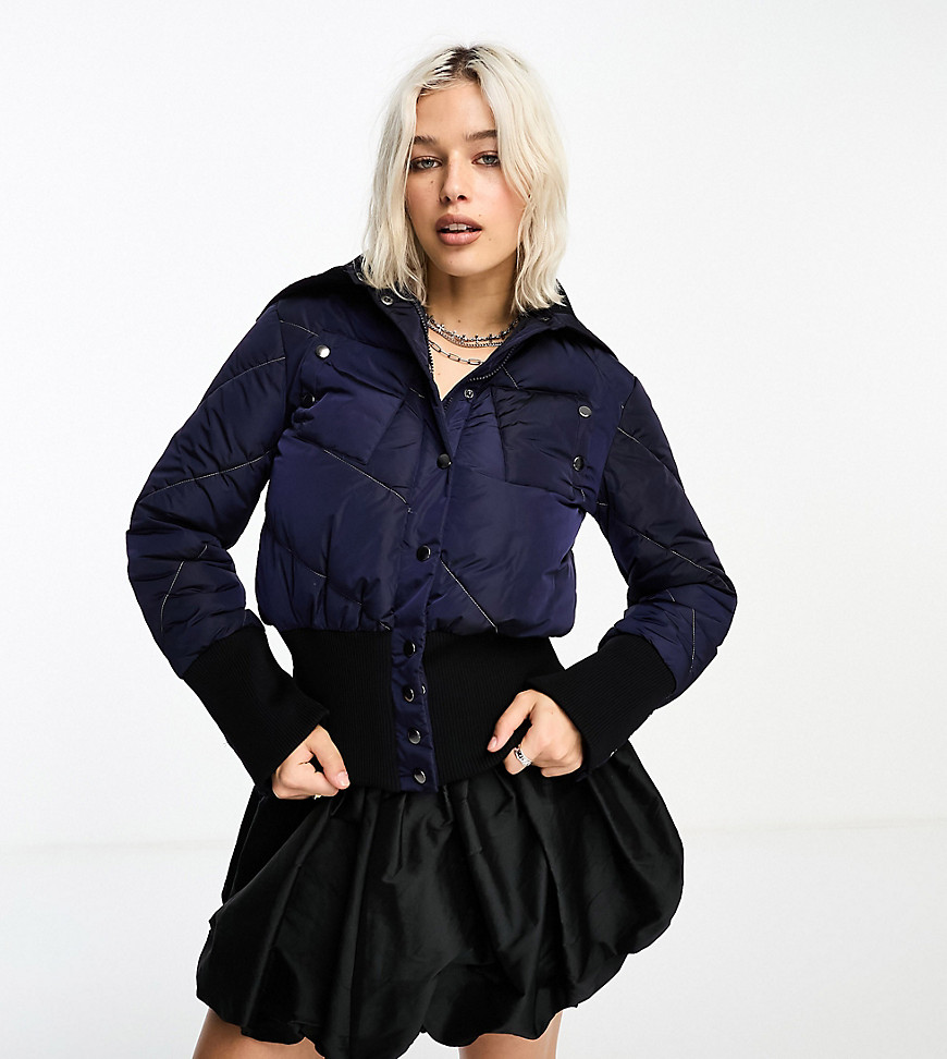 COLLUSION shrunken puffer with rib collar in navy-Blue