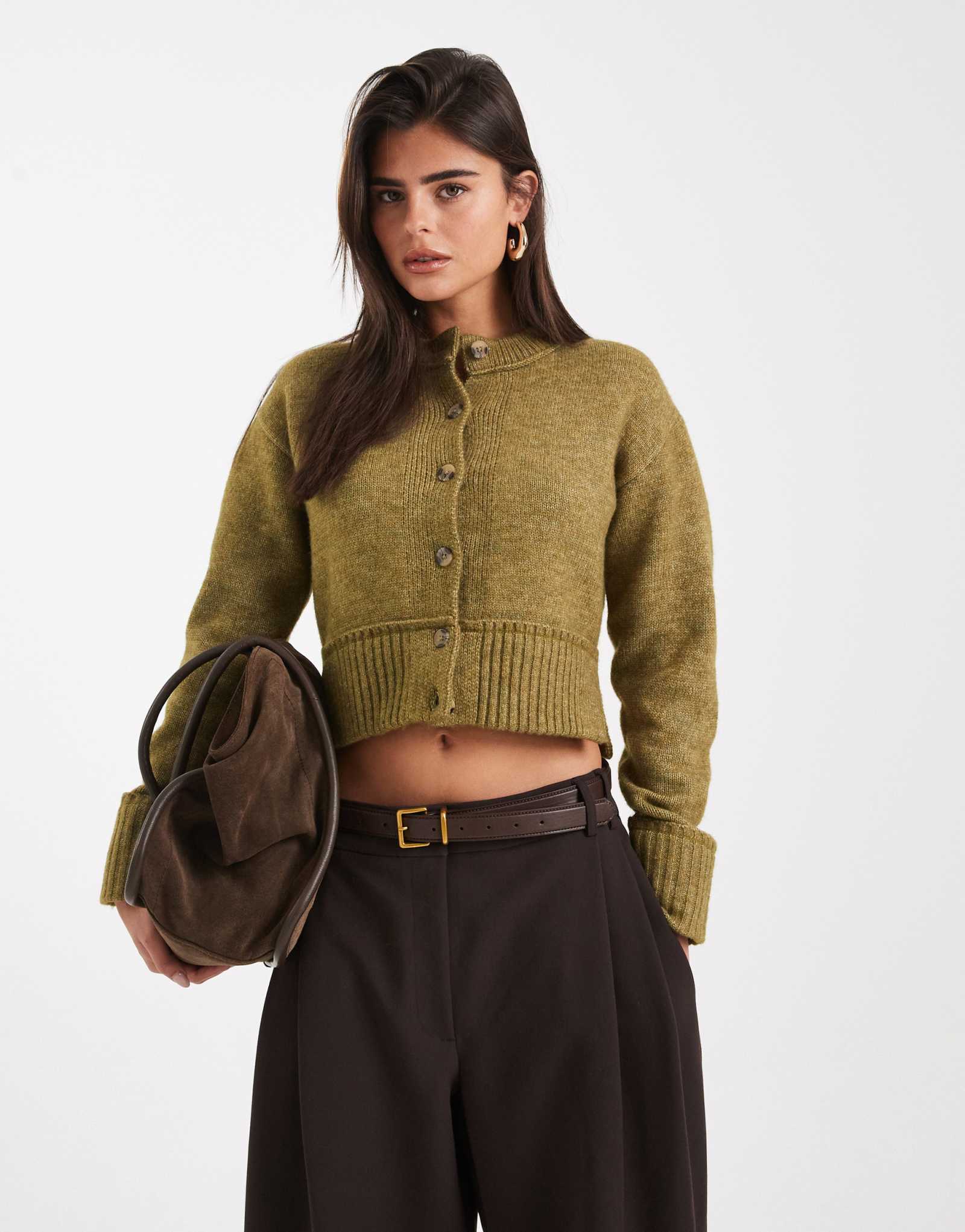 Вязаный кардиган с зауженной талией зеленого цвета