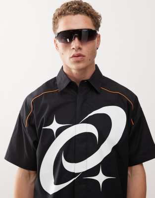 Collusion Skater Boxy Shirt With Front Graphic In Black-white
