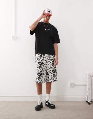 Collusion COLLUSION Skater relaxed jersey shorts in cow print - MULTI