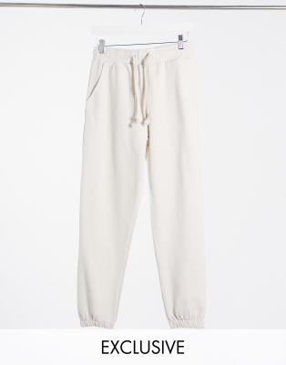 white skinny sweatpants