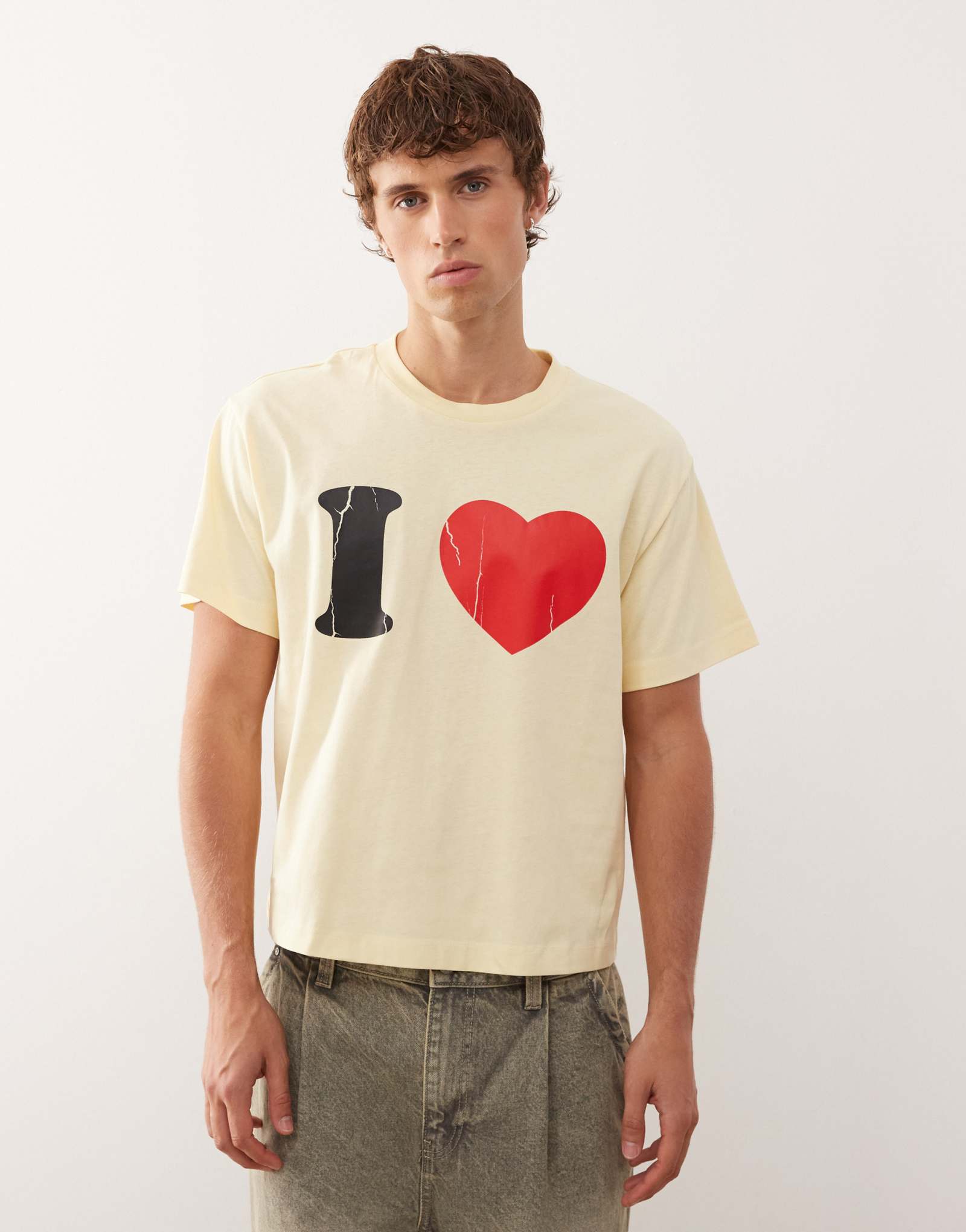 Футболка COLLUSION slim fit желтого цвета с рисунком I LOVE