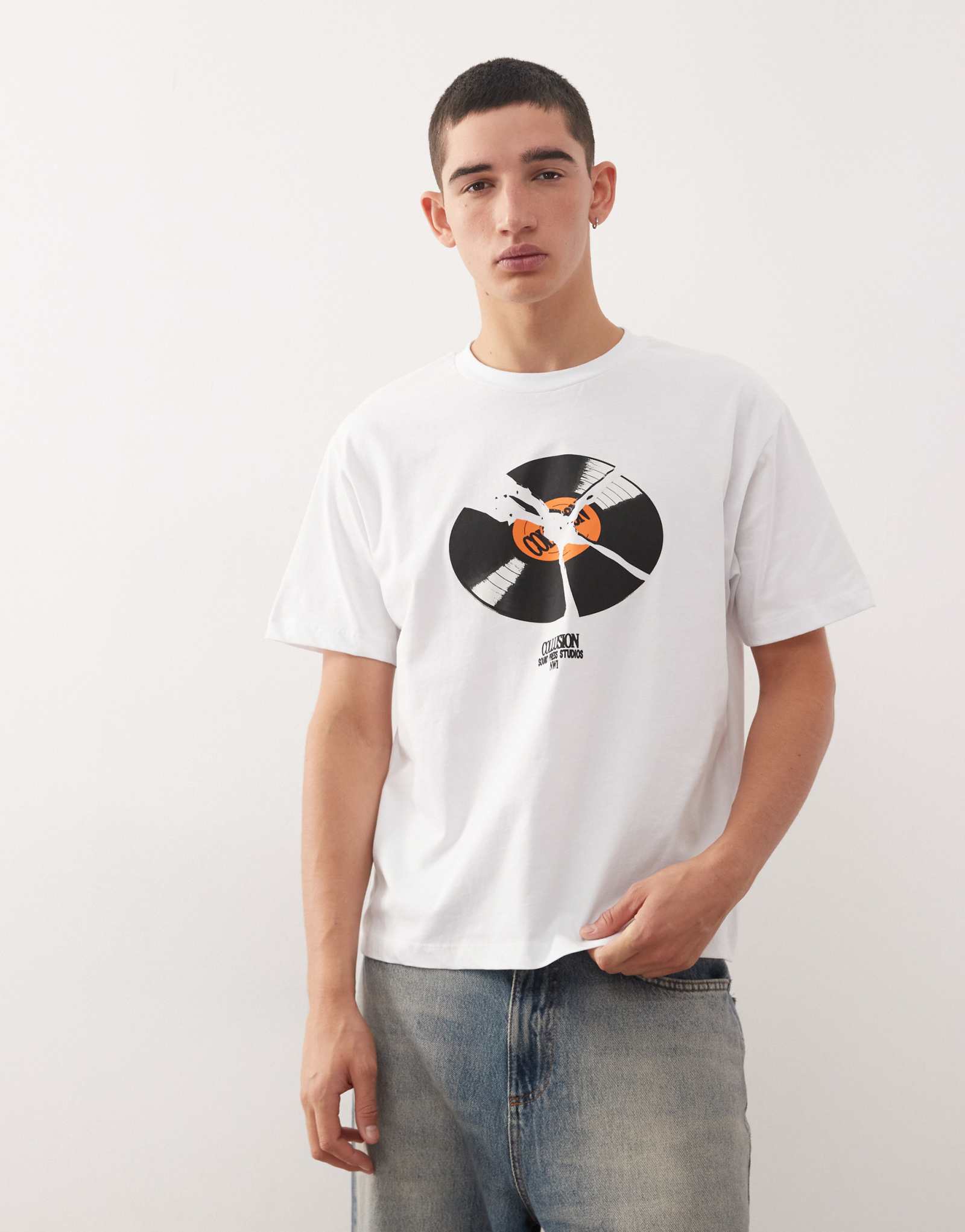 Тонкая футболка с графическим рисунком COLLUSION серого цвета