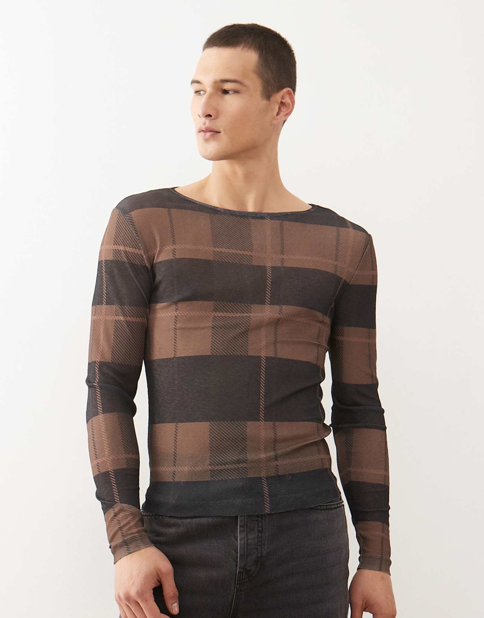 Облегающая сетчатая футболка COLLUSION с длинным рукавом и принтом в клетку