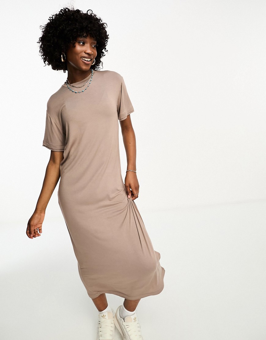 COLLUSION slinky maxi t-shirt dress in brown-Blue