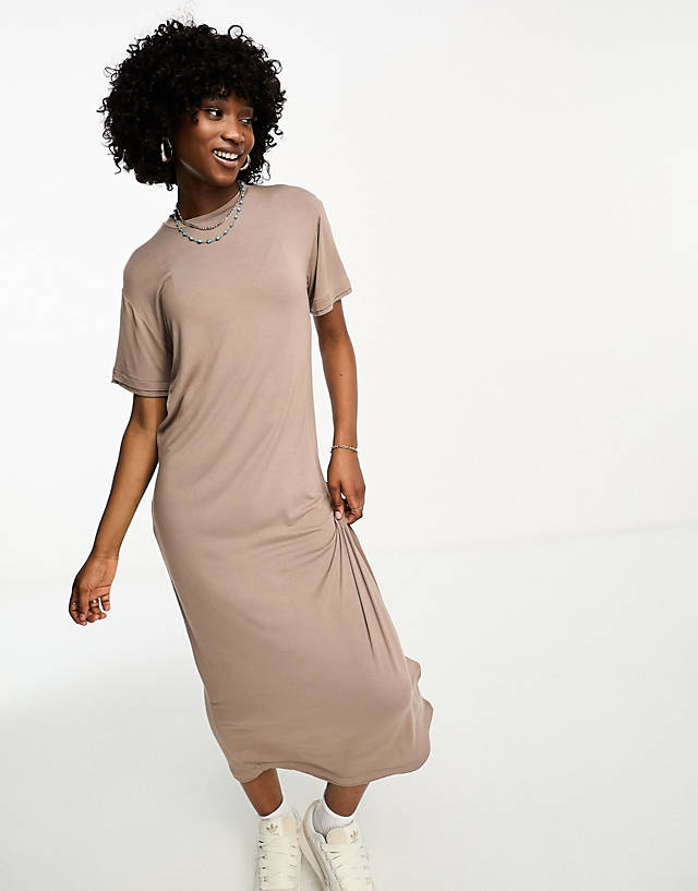 Collusion - slinky maxi t-shirt dress in brown