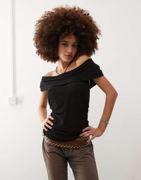 COLLUSION - Sort offshoulder-top med dyb, rund hals - view 1