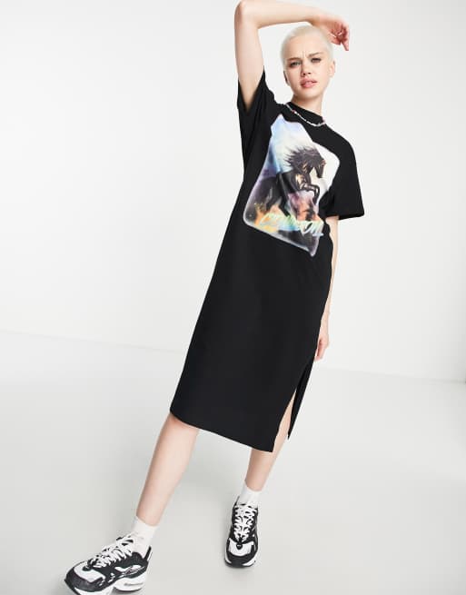 COLLUSION - Sort T-shirt-midikjole med hesteprint 