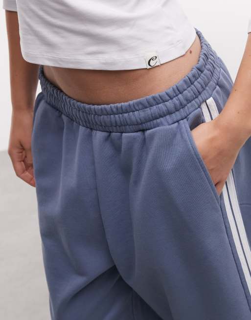 COLLUSION – Sportiga, långa, baggy jersey-shorts med ränder, 2 av 5
