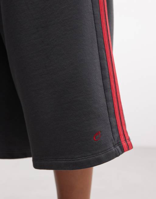 COLLUSION sports baggy longline jort co ord in black and red stripe, 4 of 5