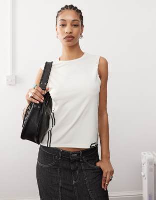 Collusion Raglan Fitted T-shirt In White In Neutral