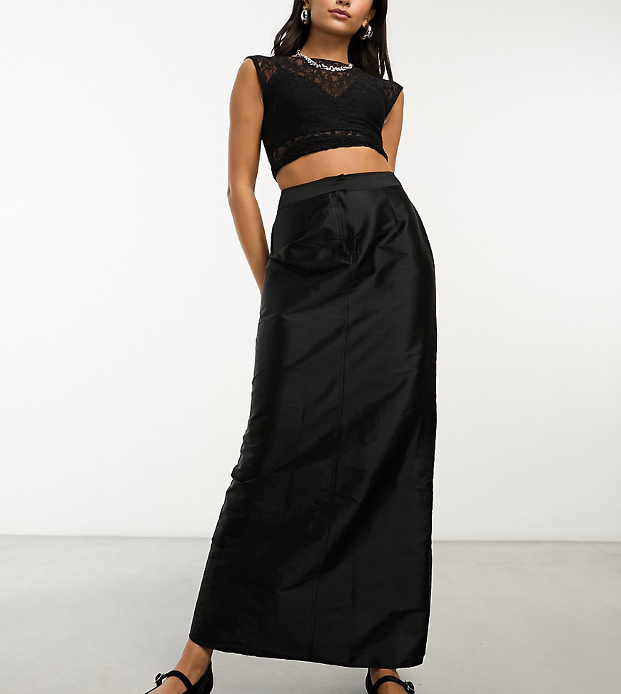 sporty maxi skirt with fishtail detail in black