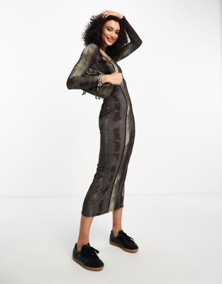 square neck abstract print maxi dress in gray