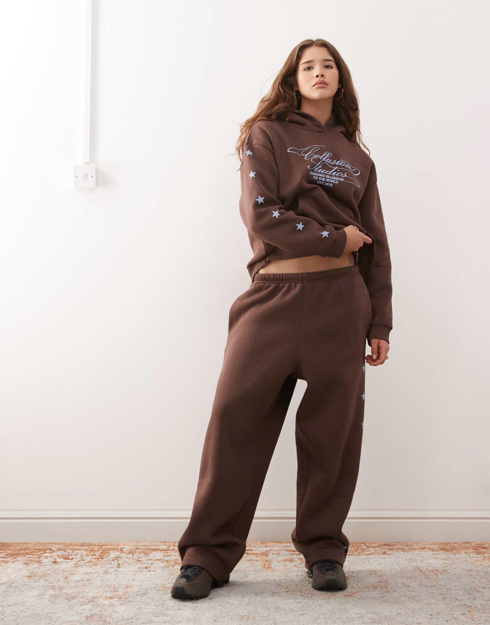 Спортивные брюки с логотипом COLLUSION star шоколадного цвета - часть комплекта