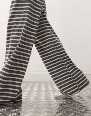 Collusion Straight Leg Yoga Pants In Multi