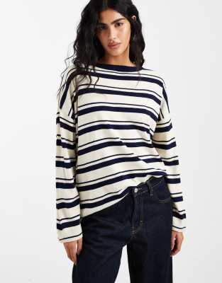 COLLUSION - Streifen-Pullover in Marineblau mit Rundhalsausschnitt