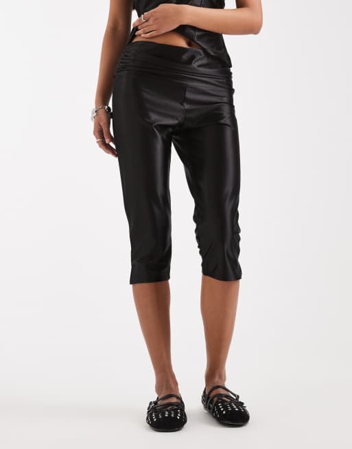 COLLUSION - Stretch-satijnen capri broek met lage taille in zwart, deel van co-ord set, 2 van 5