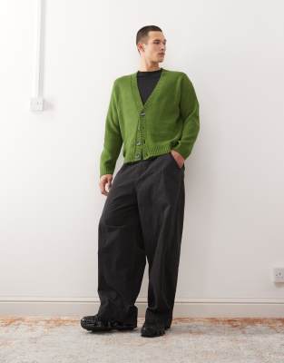 Strickjacke in Khaki mit V-Ausschnitt-Grün Grün M