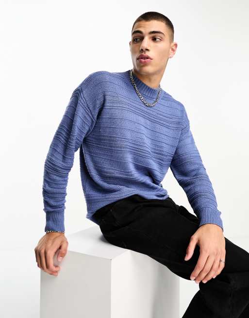 COLLUSION – Strickpullover in Hellblau mit Struktur und Rundhalsausschnitt