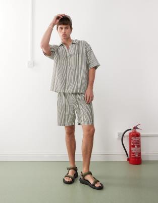 Strukturierte Shorts aus Webstoff in Creme mit Streifen-Neutral Neutral M