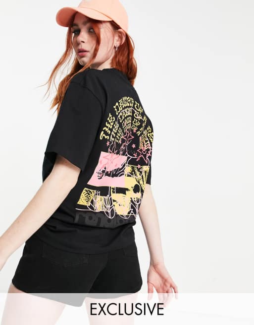 COLLUSION – Svart t-shirt i unisex-modell med tryck