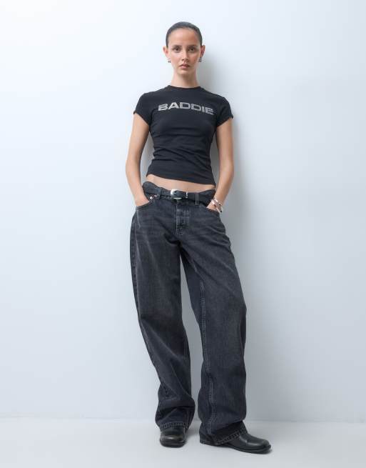 COLLUSION t-shirt baby nera con slogan 'baddie' e borchie, 2 di 5