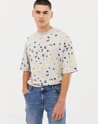 COLLUSION – T-shirt i ljust leopardmönster-Flerfärgad