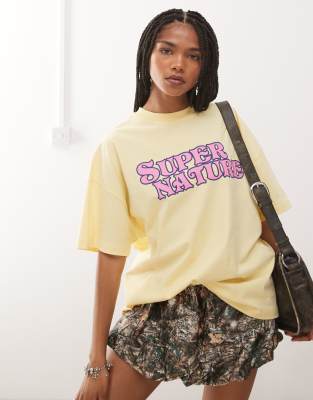 COLLUSION - T-Shirt in Buttermilchgelb mit Print