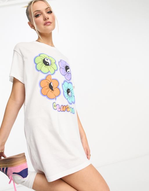 COLLUSION – T-Shirt-Kleid in Weiß mit Blumenprint , 4 von 4