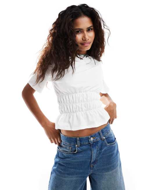 COLLUSION - T-shirt met gesmokte taille en strikdetail in wit