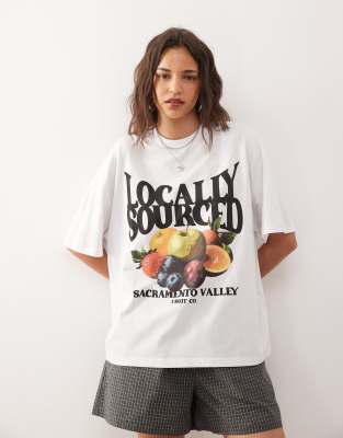 COLLUSION - T-Shirt mit „Locally sourced"-Früchte-Motiv-Weiß
