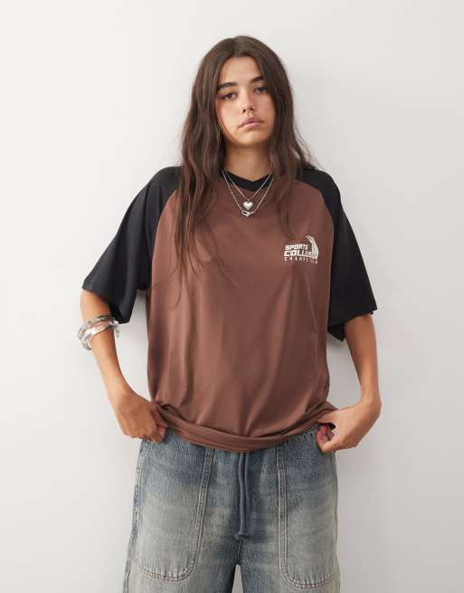 COLLUSION - T-shirt oversize à empiècements style sport avec col V - Marron