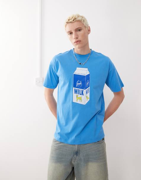 COLLUSION - T-shirt vestibilità skater blu con grafica di latte - view 1