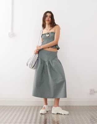 tailored drop waist midi skirt in green