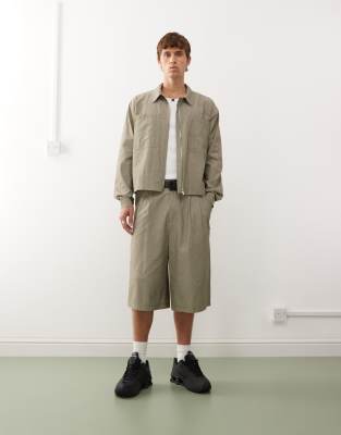 COLLUSION tailored longline short in khaki