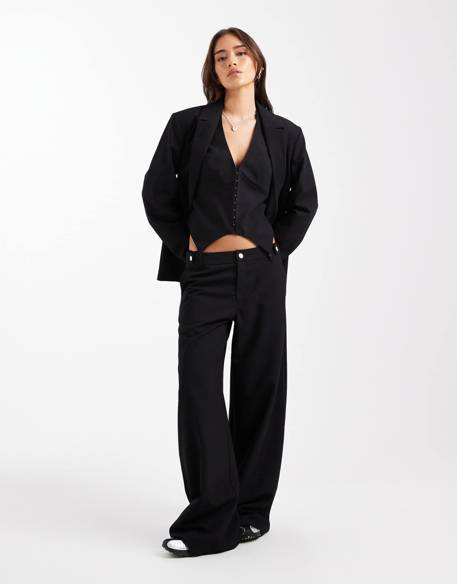 Сшитые на заказ брюки свободного кроя с низкой посадкой черного цвета