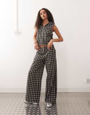 Collusion Tailored Pants With Hardware In Black
