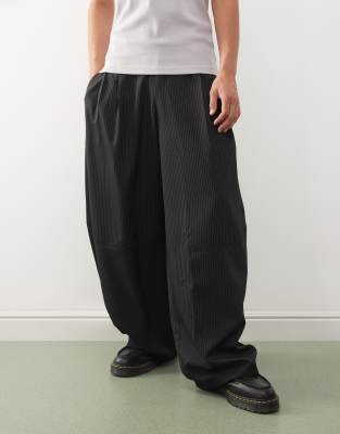 Collusion Tailored Pull On Balloon Pants In Black