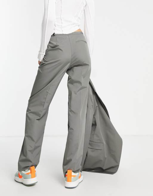 COLLUSION - Tech Y2K pantalon van nylon in grijs, deel van co-ord set, 4 van 4