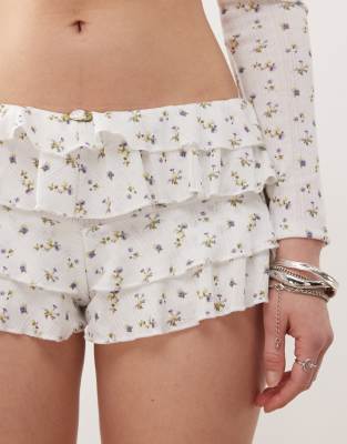 [Collusion] COLLUSION textured floral micro bloomer shorts in white XS White Floral