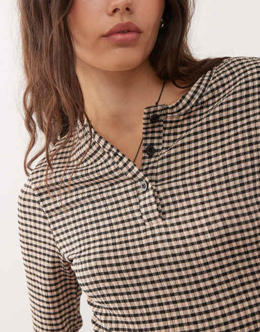 COLLUSION textured henley top in brown check