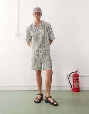 Collusion Textured Shirt In Neutral