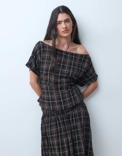 COLLUSION tie back off the shoulder woven top in brown check, 4 of 5