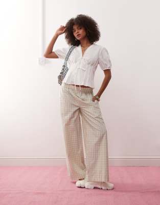 Collusion Tie Front Puff Sleeve Top With Cinched Waist-white