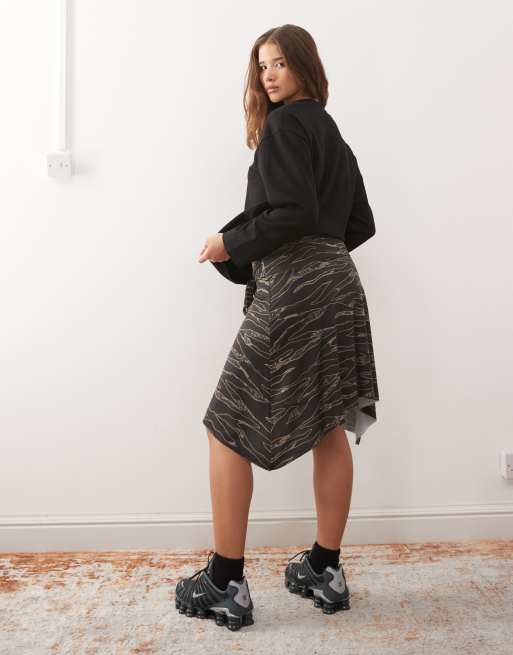 COLLUSION tie waist ring detail skirt in tiger camo print, 2 of 5