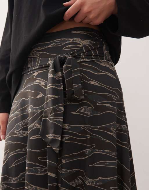 COLLUSION tie waist ring detail skirt in tiger camo print, 5 of 5