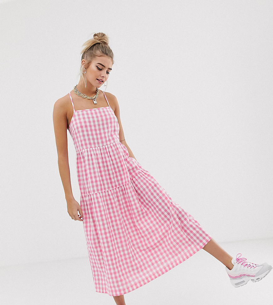 COLLUSION tiered cami smock midi dress in gingham seersucker-Pink