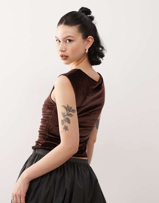 COLLUSION Top in velluto color cioccolato con scollo squadrato e