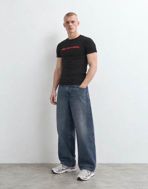 COLLUSION tætsiddende T-shirt med sexsymbol-print i sort, 9 af 9